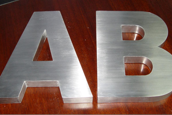 使用不銹鋼發(fā)光字的好處，這些你知道嗎？